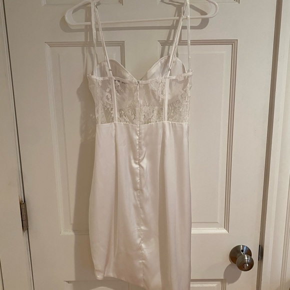 Selfie Leslie white lace dress, size xs, brand new! - Picture 4 of 5